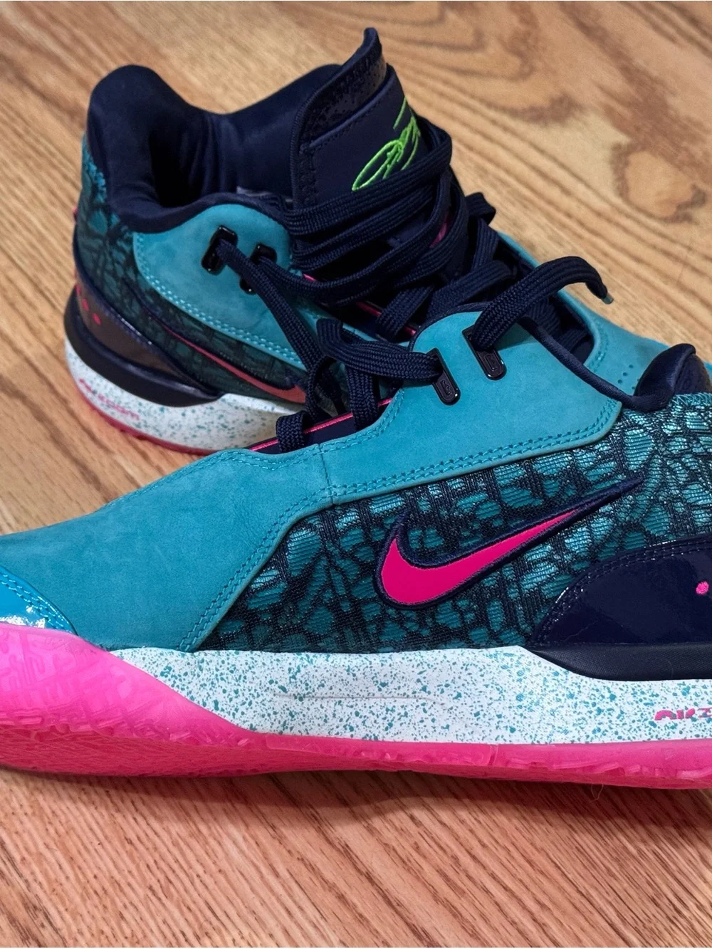 Nike Men's Teal, Pink & Black Athletic Shoes NWOT